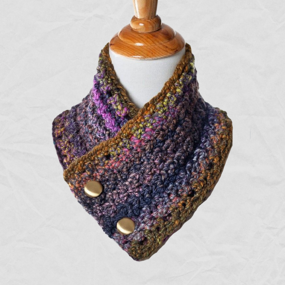 CHUNKY KNIT BUTTON NECK WARMER